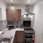 Three Bedroom Modern Apartment By Luton Airport And Luton Station